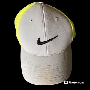 NikeGolf  Neon Green and light Gray Flex Fit Hat & Callaway Golf Towel Size OS